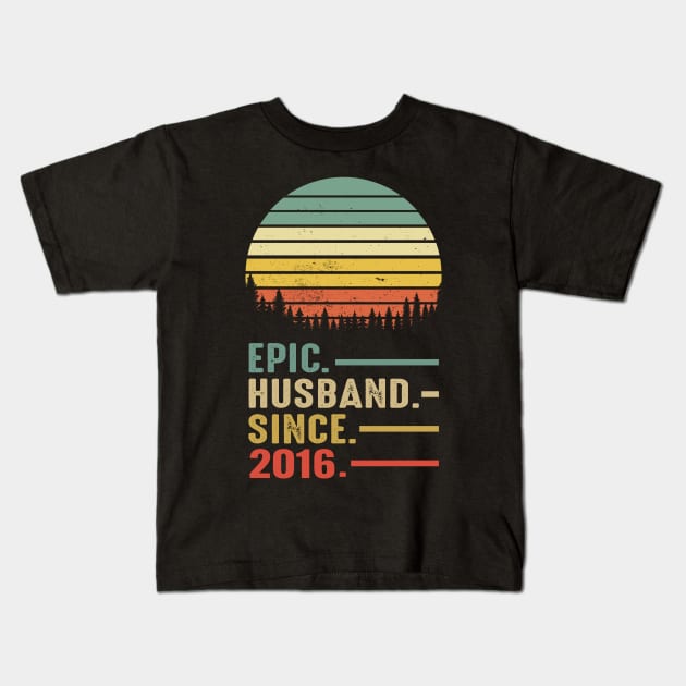 Epic Husband Since 2016 Vintage retro 5 years Marriage Anniversary Kids T-Shirt by Moe99